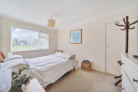 11 Castle Close, Sunbury-on-thames, TW16 7DU