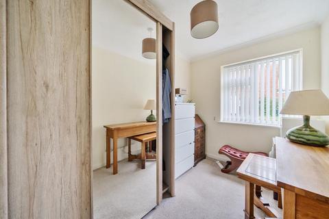11 Castle Close, Sunbury-on-thames, TW16 7DU