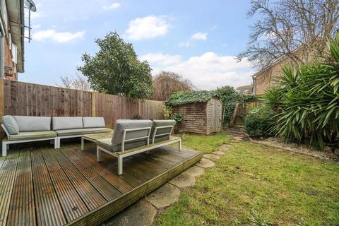 11 Castle Close, Sunbury-on-thames, TW16 7DU
