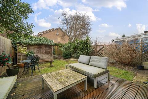 11 Castle Close, Sunbury-on-thames, TW16 7DU