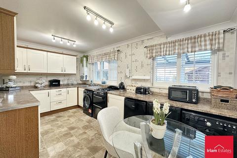 3 bedroom semi-detached house for sale, Ferryhill Road, Irlam, M44