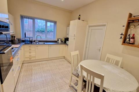 2 bedroom flat for sale, Cyprus Road, Exmouth, EX8 2DZ