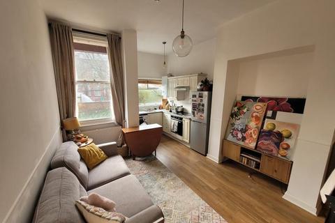 undefined, Flat 2, :: 12 Maple Ave