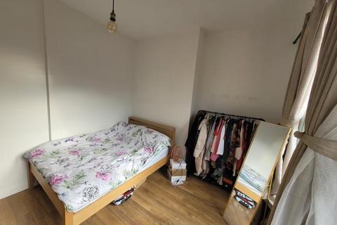 undefined, Flat 2, :: 12 Maple Ave