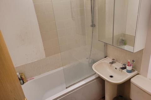 undefined, Flat 2, :: 12 Maple Ave