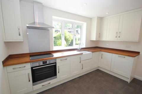 4 bedroom detached house to rent, Woking GU21