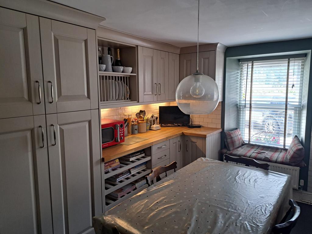 Kitchen (fourth image)