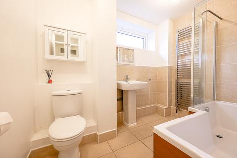 2 bedroom flat for sale, Grand Drive, Leigh-on-sea, SS9