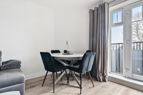 2 bedroom flat for sale, Regents Park Road, Regents Park, Southampton, Hampshire, SO15