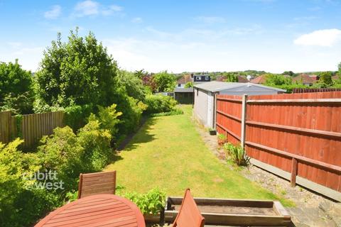 3 bedroom semi-detached bungalow to rent, Braybon Avenue Brighton BN1