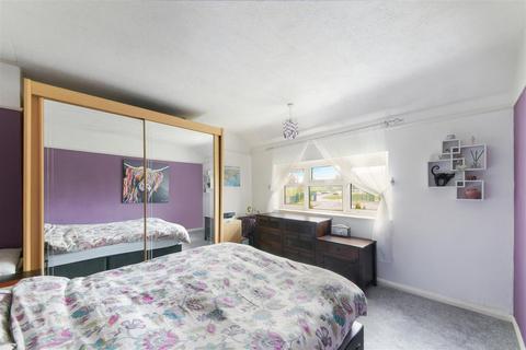 44b Long Grove Road, Epsom, KT19 8TE