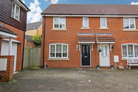 3 bedroom end of terrace house to rent, Cleveland Road, Swindon SN5