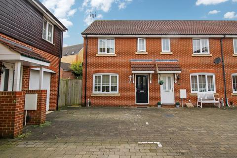 3 bedroom end of terrace house to rent, Cleveland Road, Swindon SN5