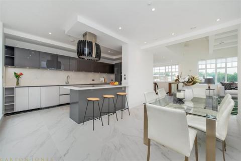 3 bedroom penthouse to rent, 1 Catherine Place, St James' Park, London, SW1E