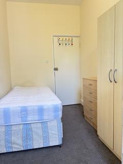Studio to rent, Leinster Gardens, London W2