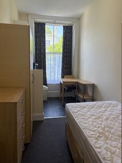 Studio to rent, Leinster Gardens, London W2