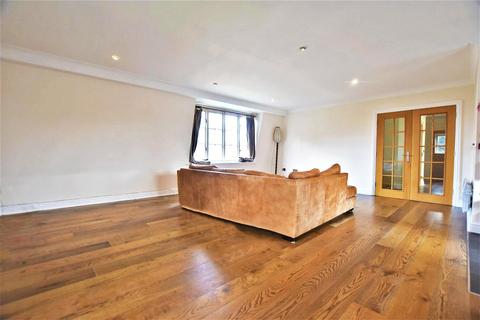 3 bedroom penthouse to rent, Abbey Mews, Isleworth