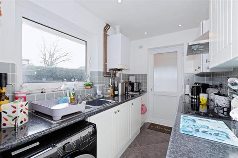 10 Boxgrove, Goring By Sea, Worthing, BN12 6BL