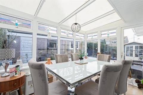 10 Boxgrove, Goring By Sea, Worthing, BN12 6BL