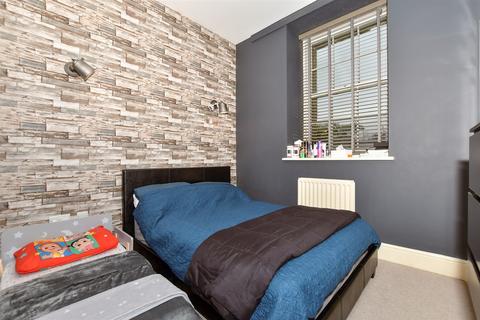 2 bedroom ground floor flat for sale, Tarragon Road, Maidstone, Kent