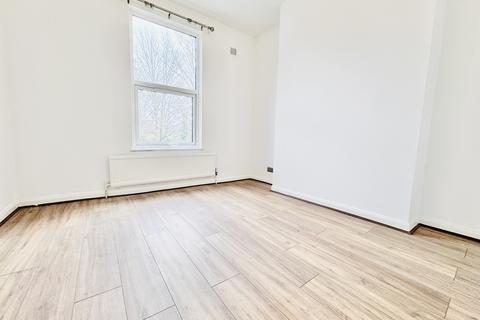 4 bedroom terraced house to rent, Beaconsfield Road, London N15