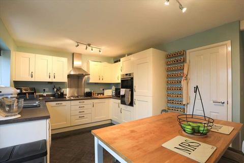 4 bedroom detached house for sale, Virginia Crescent, Burton Latimer