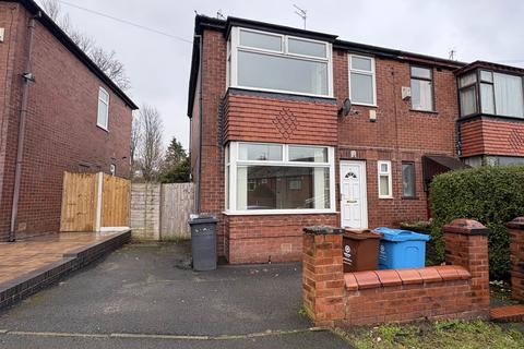 3 bedroom semi-detached house to rent, Oak Avenue, Royton