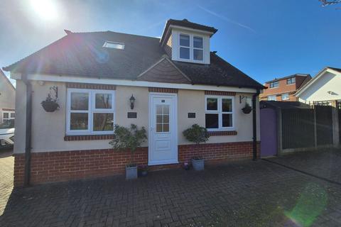 3 bedroom detached house for sale, Birling Road, Snodland, ME6