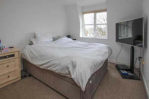 Flat 14, Sovereign Court Gresham Close, Brentwood, CM14 4FY