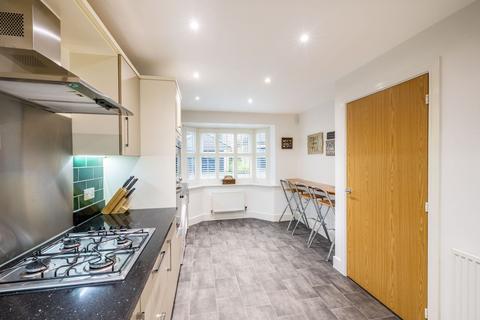 17 White Hill Close, Caterham, CR3 6EY