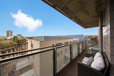 2 bedroom apartment for sale, Roma Corte, Lewisham, SE13