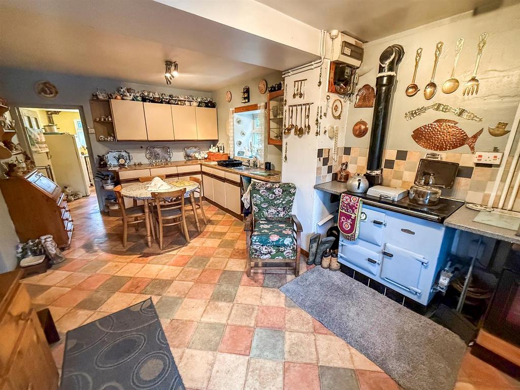Kitchen/ Breakfast Room