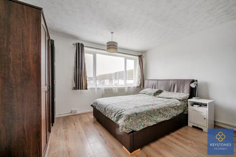 23 Ashdown Walk, Romford, RM7 8HL