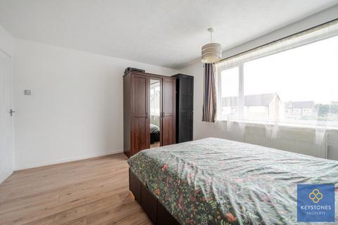 23 Ashdown Walk, Romford, RM7 8HL