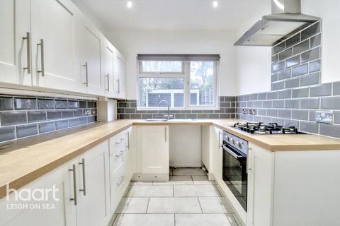 1 bedroom flat for sale, Cranleigh Drive, Leigh-On-Sea