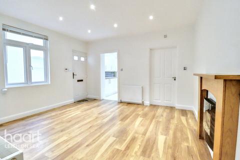 1 bedroom flat for sale, Cranleigh Drive, Leigh-On-Sea