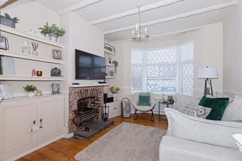 2 bedroom house for sale, East Street, Lancing