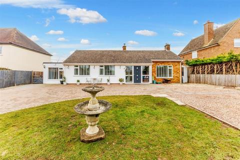 4 bedroom bungalow for sale, Banbury Road, Stratford-Upon-Avon CV37