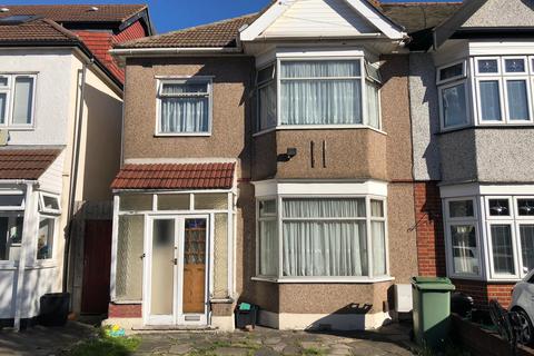 4 bedroom semi-detached house to rent, Birchdale Gardens, Chadwell Heath RM6