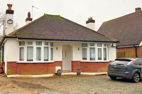 3 bedroom bungalow to rent, Tile Kiln Lane, Joydens Wood, DA5