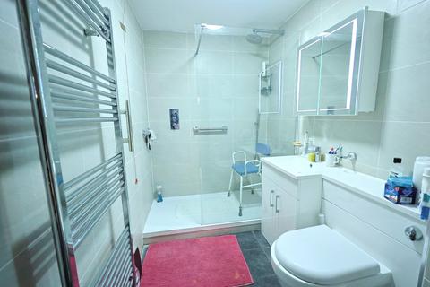 1 bedroom flat for sale, Eaton Court, 126 Edgware Way, Edgware, Greater London, HA8