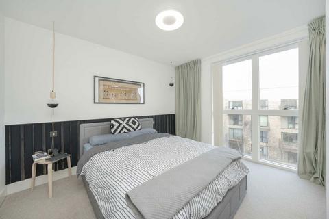 2 bedroom flat to rent, Lakeside Drive, London NW10