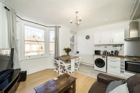 2 bedroom flat to rent, Holly Park Road, London W7