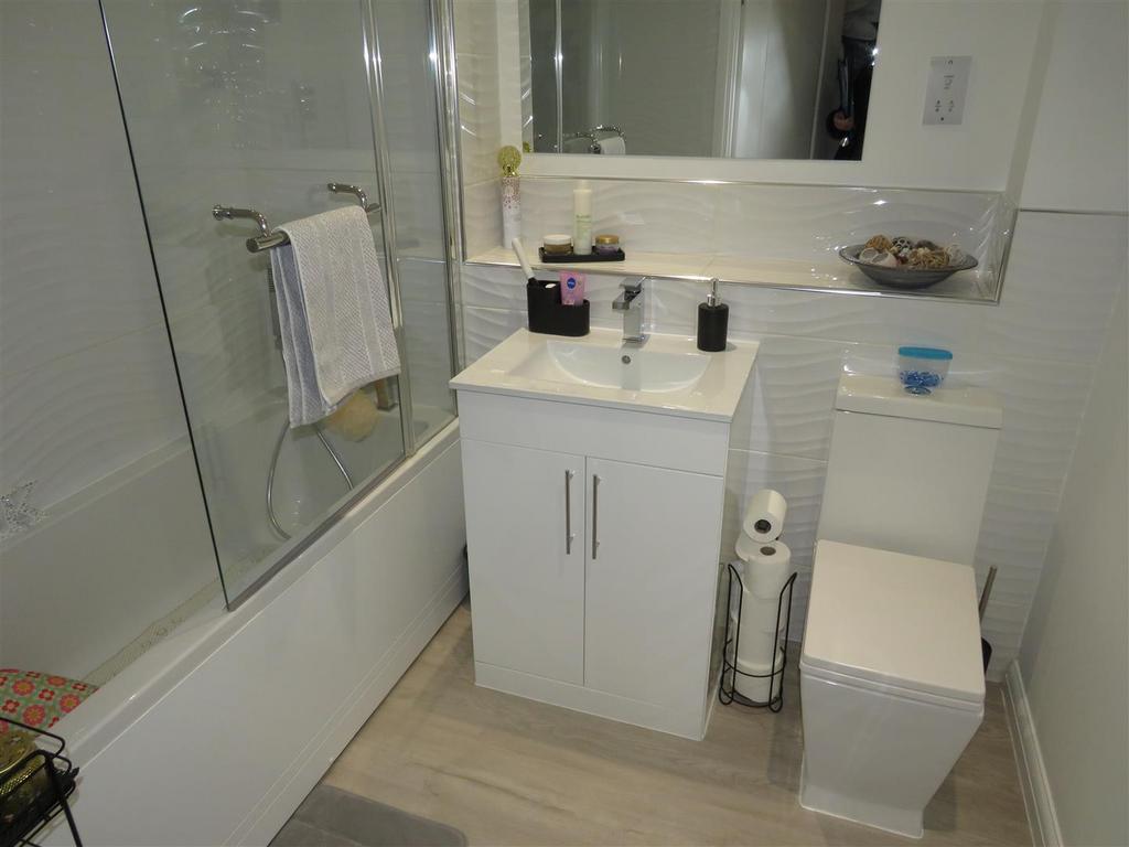Re-Fitted Family Bathroom