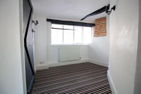 2 bedroom house to rent, Castle Street, Aylesbury