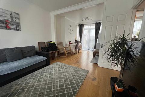 3 bedroom semi-detached house to rent, Waltham Drive, Edgware, HA8