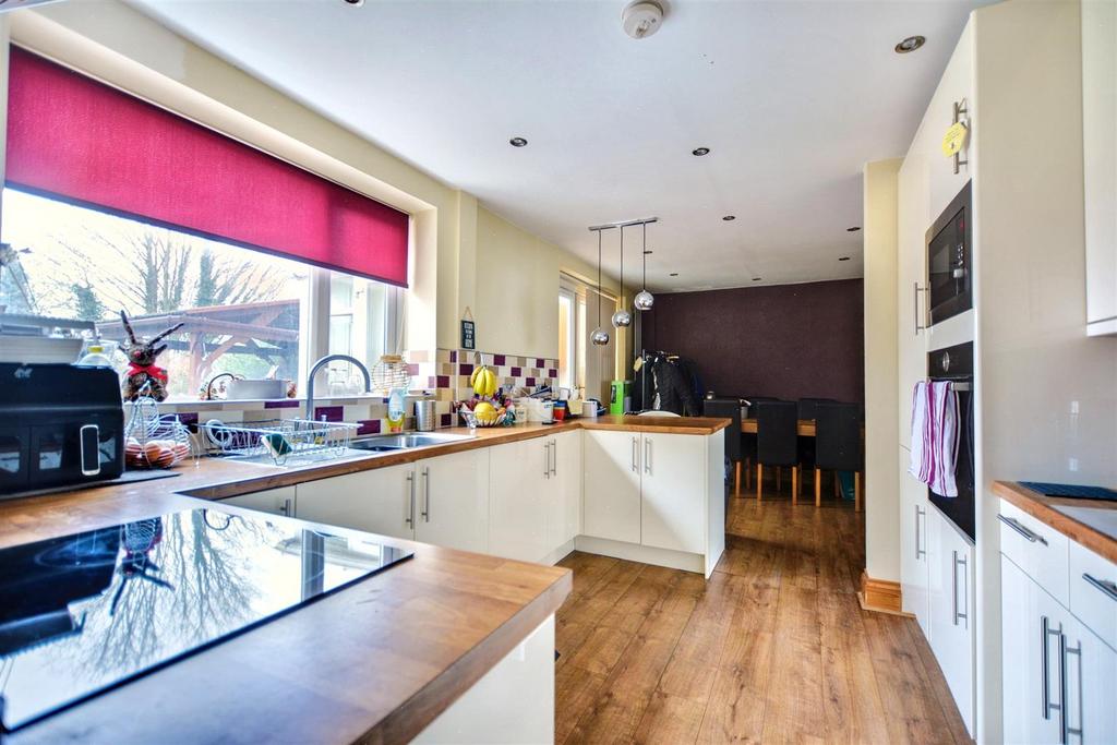 Kitchen 1.jpeg