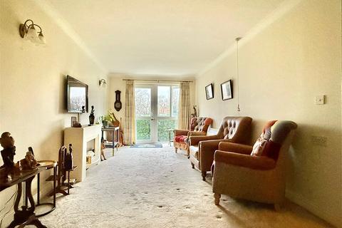 1 bedroom apartment for sale, Sea Road, Milford on Sea, Lymington, Hampshire, SO41