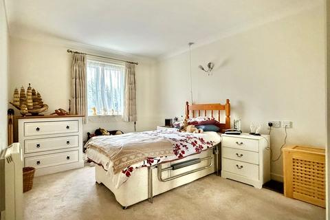 1 bedroom apartment for sale, Sea Road, Milford on Sea, Lymington, Hampshire, SO41