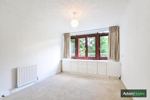 1 bedroom retirement property for sale, Sandringham Gardens, London N12